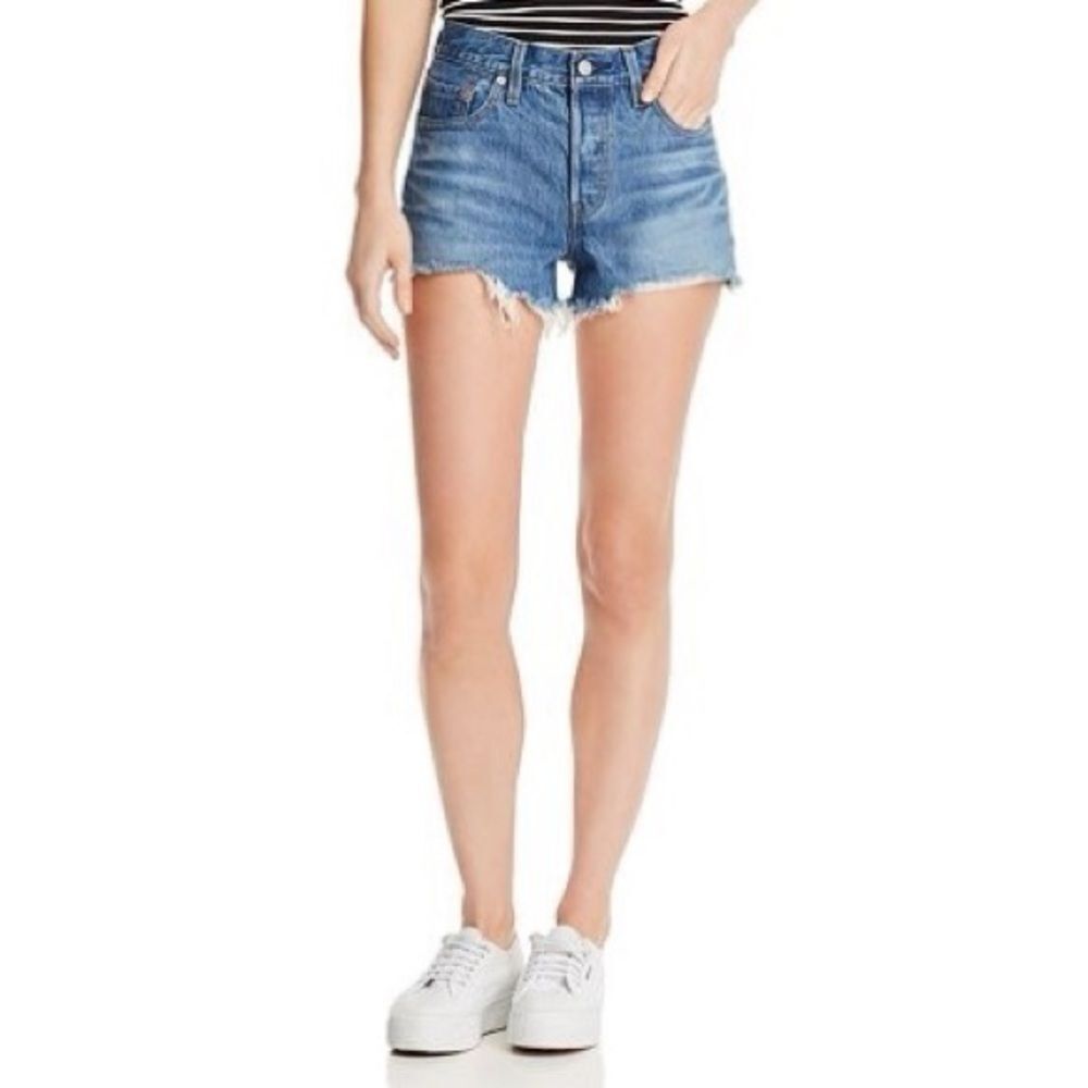LEVI’S • 501® Cutoff Shorts